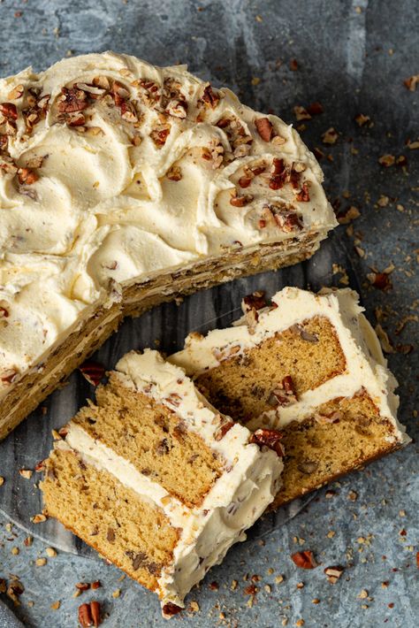 Browned Butter Pecan Cake, Brown Butter Pecan Cake, Brown Butter Cake, American Dessert, Keto Cakes, Butter Pecan Cake, Snickers Bar, Pecan Cake, Butter Recipes