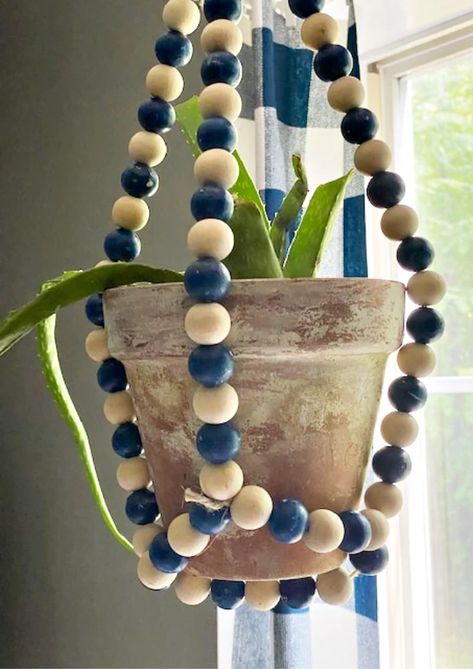 Bead Plant Hanger, Beaded Plant Hangers, Bead Plant, Beaded Plant Hanger, Plant Hanger Diy, Craft Ideas For The Home, Diy Ideas For Home, Modern Farmhouse Ideas, Beaded Lampshade