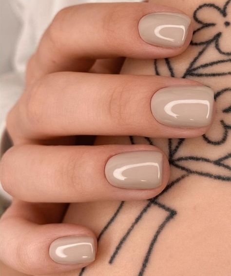 Nail Color With Terracotta Dress, Oatmeal Color Nails, Beige Shellac Nails, Creamy Beige Nails, Cream Nails Short, Tan Dip Nails, Fall Cream Nails, Light Brown Short Nails, Cream Fall Nails