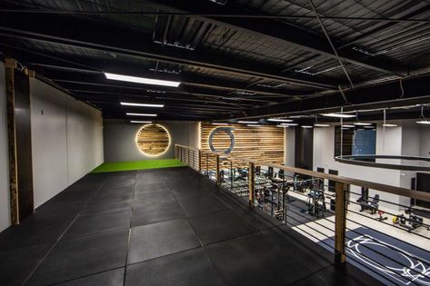 Clubs Interior Design, Industrial Factory Architecture, Commercial Design Retail, Logo Lighting, Gym Architecture, Commercial Gym Design, Gym Designs, Group Workout, Warehouse Gym