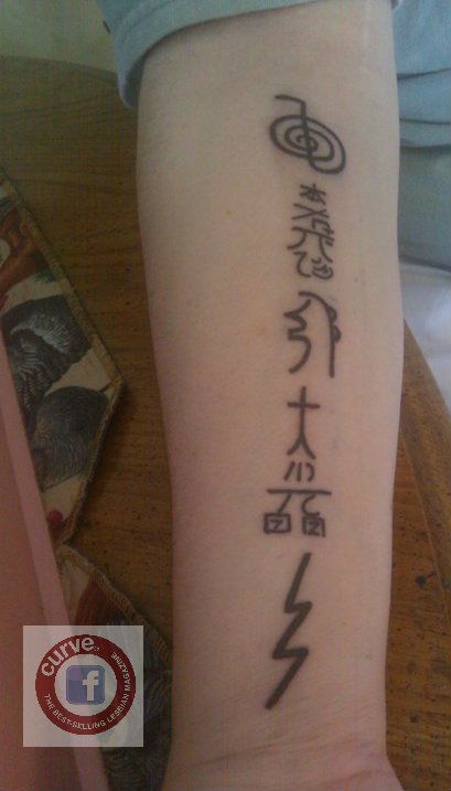 My Reiki symbols tattooed on my right forearm as a gift to myself for my Master Teacher attunement in 2010. I love energy work! Reiki Symbol Tattoo Ideas, Reiki Tattoos, Reiki Tattoo Ideas, Tattoo Ideas Healing, Reiki Tattoo, Reiki Symbols Tattoos, Chakras Tattoo, Healing Goddess, Simbols Tattoo