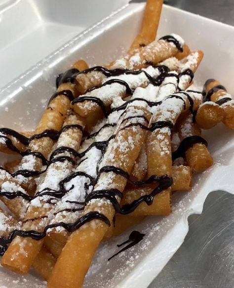 Dessert Food Trucks Ideas, Funnel Cake Fries Recipe, Funnel Fries, Food Truck Desserts, Funnel Cake Fries, Funnel Cake Recipe, Funnel Cakes, Bridal Expo, Junk Food Snacks