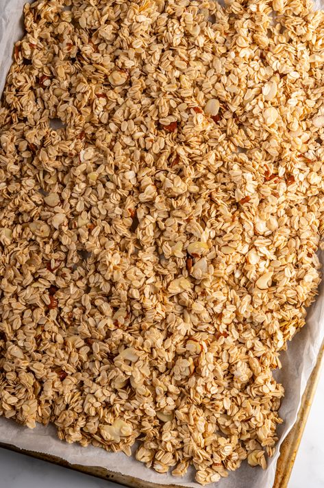 EASY 5 INGREDIENT HOMEMADE GRANOLA - The Genetic Chef Easy Baked Granola, Simple Homemade Granola, Simple Granola Recipe, Basic Granola Recipe, Home Made Granola, Healthy Homemade Granola, Easy Granola Recipe, How To Make Granola, Homemade Granola Recipe