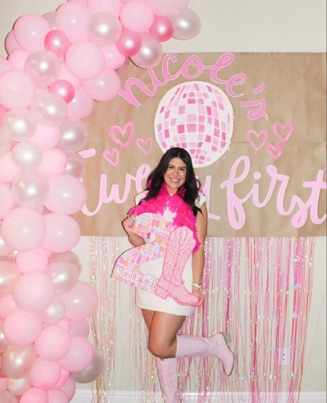 21 Bday Backdrop, Pink And Blue 21st Birthday, Birthday Photo Op Ideas, 21st Sign Night Ideas, 20th Birthday Sign Ideas, College 21st Birthday Party, 21 Birthday Poster Ideas, Girl 21st Birthday Ideas, Light Pink 21st Birthday