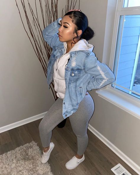 she super bad, and bouta bag 💸🤍 Mode Grunge, Teenage Outfits, نظارات شمسية, Populaire Outfits, Swag Outfits For Girls, Tomboy Style Outfits, Chill Outfits, Looks Street Style