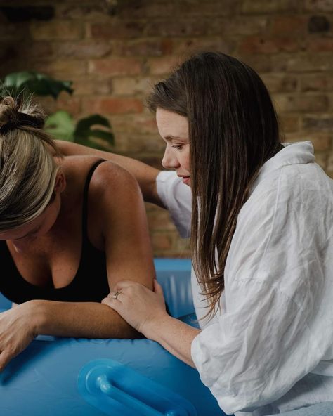 Throwback to the amazing bespoke branding shoot I did for @themumahub, the incredible Hypnobirthing doula! ✨ The vibes were all about happiness, love, and pure calmness. Seriously, 3 hours flew by! 📸 #hypnobirthing #doula #brandingphotography #themumahub #womensupportingwomen #pregnancyjourney #positivebirth #birthphotography #behindthescenes #photography #lovemyjob Doula Photoshoot Ideas, Midwife Branding Photoshoot, Doula Photoshoot, Doula Business Photoshoot, Doula Branding Photoshoot, Doula Photography, Doula Aesthetic, Doula Branding, Birth Doula Photo