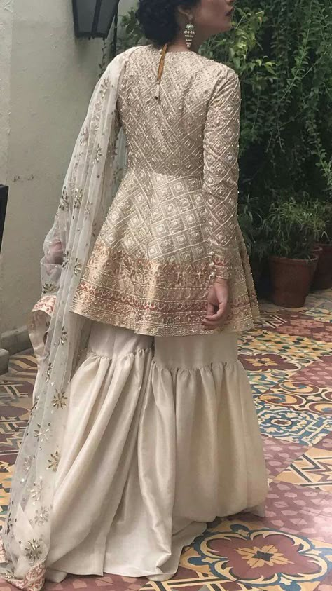 Pinterest • @KrutiChevli Bridal Gharara, Gharara Designs, Sharara Designs, How To Dress For A Wedding, Nikkah Dress, Pakistani Wedding Outfits, Pakistani Dresses Casual, Pakistani Fashion Party Wear, Pakistani Fancy Dresses