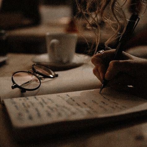 — dark academia aesthetic Fantasy Writer Aesthetic, Female Writer Aesthetic, Novelist Aesthetic, Writer Academia, Librarian Aesthetic, Author Aesthetic, Writer Aesthetic, Lovers Aesthetic, Writing Aesthetic