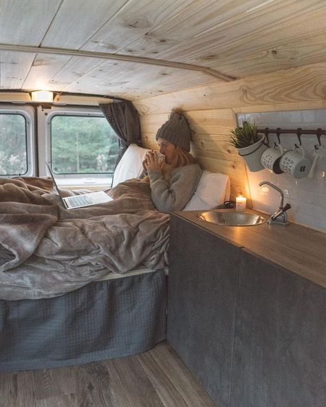 20.1k Likes, 158 Comments - Vanlife | Nomad | Buslife (@project.vanlife) on Instagram: “"After a few weeks of hard work we just finished building our new cosy little home" Follow…” Interior Colour Schemes, Happier Camper, Camper Van Interior, Small Camper Vans, Camper Vintage, Kangoo Camper, Living In A Van, Beach Mood, Kombi Motorhome