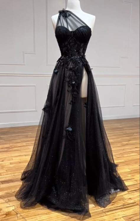 Mascarade Prom Outfit Dresses, Fantasy Black Wedding Dress, Masquerade Dress Ideas, Mascarade Party Outfit Dresses, Masquerade Prom Dress, Celebrities Dresses, Masquerade Gown, 21th Birthday, Prom Dress Inspiration