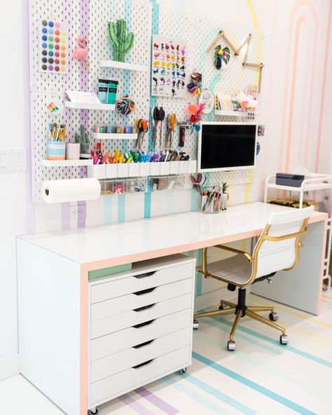 Teen Art Room, Rangement Art, Craft Room Design, Perfect Desk, Creative Workspace, Office Crafts, Creative Spaces, Craft Room Office, Craft Room Organization