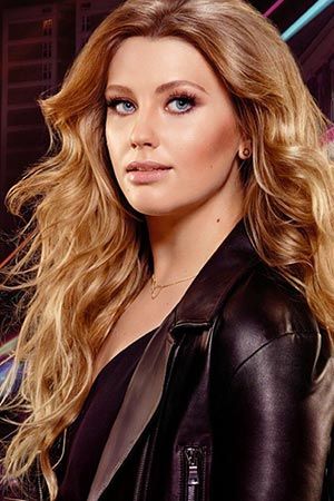 Ella Henderson's Got a Cool New Hair Gig (Obviously) Nick Jonas Smile, Real Life Mermaids, Single Mirror, Batiste Dry Shampoo, Ella Henderson, Shampoo Brands, Mirror Man, X Factor, Celebrity Beauty