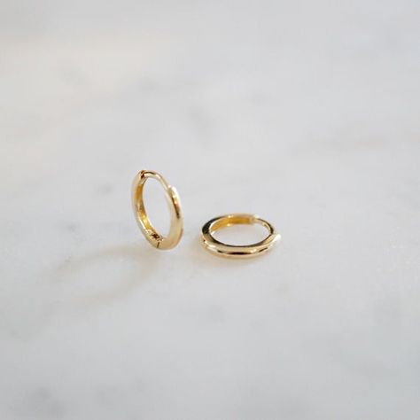 Earrings Small Hoop, Gold Huggie Earrings, The Bling Ring, Small Gold Hoops, Tiny Hoop Earrings, Earrings Dainty, Huggie Earrings, Jewelry Earrings Hoops, Gold Hoop