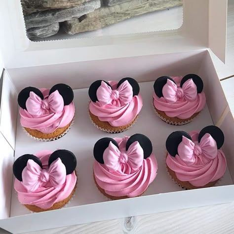 Minnie Mouse Cupcake Ideas, Minnie Mouse Party Food Ideas, Mini Mouse Cupcakes Ideas, Minnie Mouse Birthday Party Food, Minnie Mouse Cake Design, Baby Mickey Mouse Cake, Bolo Do Mickey Mouse, Minnie Mouse Cupcake, Minnie Cupcakes