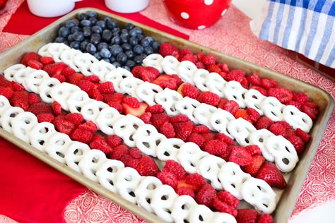 4th of July Buffet - Rachel Hollis 4th July Food, Buffet Dessert, Patriotic Food, Patriotic Desserts, 4th Of July Food, July Desserts, Rachel Hollis, 4th Of July Desserts, Fourth Of July Food