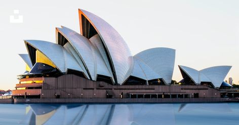 Thanks to Jasper Wilde for making this photo available freely on @unsplash 🎁 Jorn Utzon, Neo Baroque, Banks Building, Parametric Architecture, Baroque Design, Metropolitan Opera, Iconic Buildings, Instagrammable Places, City Wallpaper