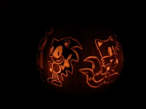 Sonic & Tails Sonic Jack O Lantern, Sonic Pumpkin Carving, Sonic Pumpkin, Peter Pumpkin, Pumpkin Carver, Pumpkin Carving Designs, 90s Fashion Outfits Hip Hop Party, Sonic Tails, Tall Pumpkin Carving