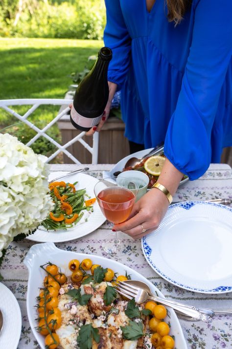 Grandma Lifestyle, Al Fresco Dinner Party, Dinner Party At Home, Vibe Outfits, Stacie Flinner, Vibe Board, Italian Dinner Party, Tomato Dishes, Al Fresco Dinner