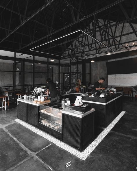 Black Coffee Shop Design, Black Coffee Shop, Brutalism Interior, Industrial Coffee Shop, Cafe Design Inspiration, Coffee House Cafe, Loft Cafe, Black Restaurant, Modern Coffee Shop