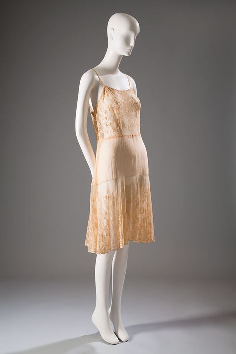 Paquin slip / silk chiffon, alençon lace, c.1930, France | Photo: Eileen Costa copyright MFIT Jeanne Paquin, Dress History, Retro Lingerie, Alencon Lace, 1930s Fashion, Princess Style, 1920s Fashion, Silk Charmeuse, Moda Vintage