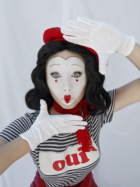 Mime Couple Costume, Easy Mime Costume, Mime Poses, Old Clown Makeup, Mime Clown, French Mime, Drag Costume, Mime Outfit, Mime Aesthetic