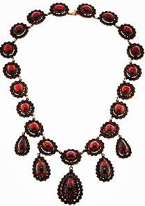 Hair Tiara, Tiaras Jewellery, Rock Vintage, Tiara Hairstyles, European Antiques, Garnet Necklace, Garnet Jewelry, A Necklace, Royal Jewelry