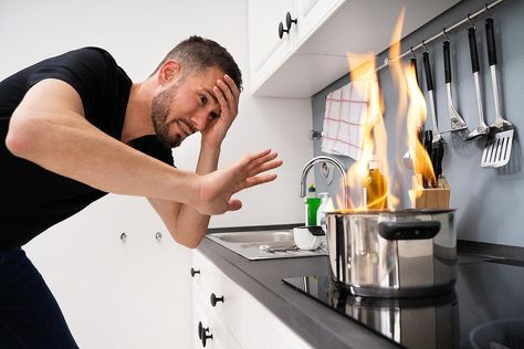 ​Thanksgiving Home Safety: 5 Ways to Prevent Kitchen Cooking Fires #30secondmom Safety Ladder, Role Play Areas, Kitchen Safety, Stove Oven, Home Safety, Fried Food, Kitchen Cooking, The Peak, Health And Safety