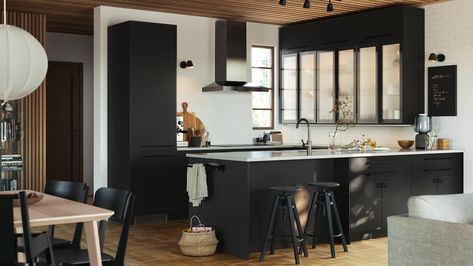 A modern kitchen that’s stylish and functional - IKEA Anthracite Kitchen, Homey Kitchen, Kitchen Peninsula, Kitchen Guide, Perfectly Organized, Organization Furniture, Smart Kitchen, Ways To Organize, Kitchen Doors