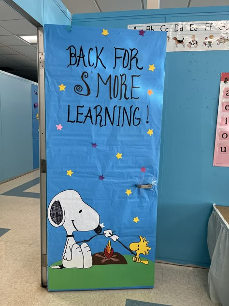 Cartoon Theme Classroom Decoration, Snoopy School Classroom, Snoopy Fall Bulletin Board Ideas, Peanuts Classroom Decor, Snoopy Classroom Decorations, Snoopy Door Decorations Classroom, Elementary Door Decorating Ideas, Three Year Old Classroom, Peanuts Classroom Theme