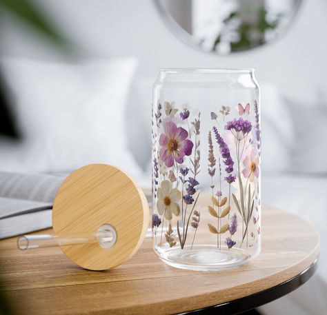 Pressed Flowers Sipper Glass 16oz Tumbler Lavender Clear Glass Coffee Cup Floral Pattern Glass Cup with Straw Cute Mothers Day Gift Diy Candles With Flowers, Cute Mothers Day Gifts, Glass Jars With Lids, Glass Coffee Cups, Flower Candle, Pattern Glass, Refreshing Cocktails, Pressed Flowers, Glass Jars