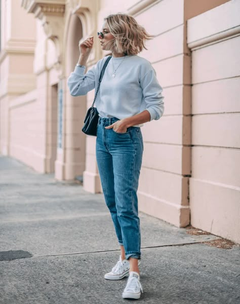 Mama Jeans, Mom Jeans Outfit, College Outfit, Hipster Outfits, Jeans American Eagle, Mode Inspo, Casual Winter Outfits, Jeans Boyfriend, Womens Casual Outfits