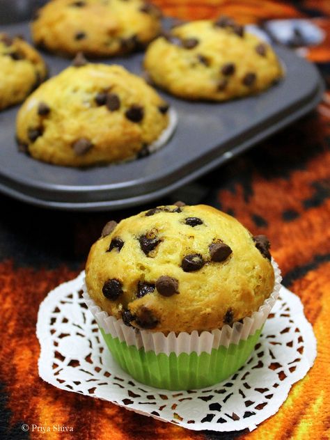 Eggless Orange Chocolate chip Muffins Breakfast Casserole Muffins, Orange Muffins, Fresh Orange Juice, Eggless Cake Recipe, Orange Chocolate, Eggless Baking, Banana Chocolate Chip Muffins, Choco Chips, Banana Chocolate