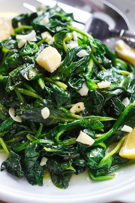 Garlic Butter Sauteed Spinach - A super easy and healthy recipe for a side everyone will love. Creamy Salads, Sauteed Spinach, Fresh Spinach, Savory Soups, Spinach Dip, Spinach Recipes, Spinach Leaves, Artichoke Dip, Spinach Artichoke