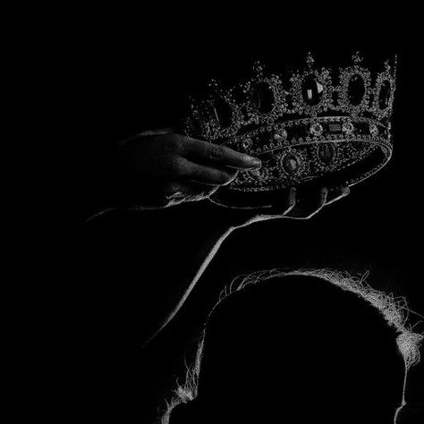 Kingdom Aesthetic Dark, Thorn Crown Aesthetic, Couronne Aesthetic, Coronation Aesthetic, Dark Princess Aesthetic, Fall Crown, Fantasy Ball, Dark Kingdom, Chains Aesthetic