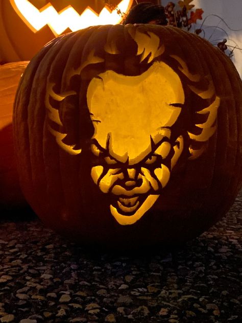 Classic Carved Pumpkin, Pumkin Carving Best, Pumpkins Carving Ideas Creative, Stephen King Pumpkin Carving, Movie Character Pumpkin Carving, Annabelle Pumpkin Carving, Pumpkin Clown Carving, Pennywise Carved Pumpkin, Pumpkin Carving Movie Ideas