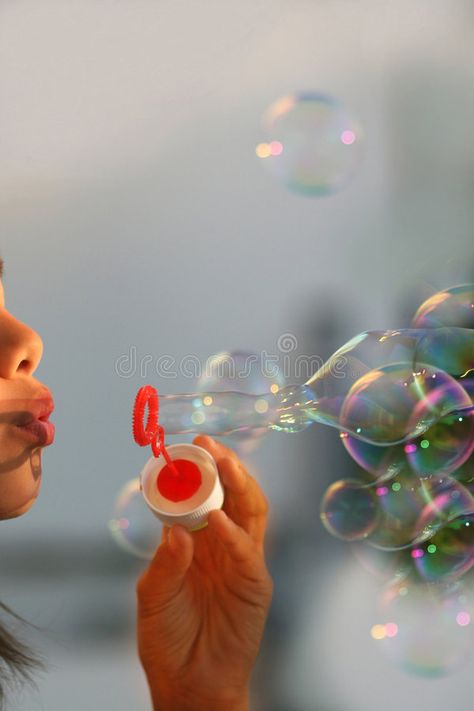 Bubble Diy, Summer Soap, Bubbles Photography, Fire Photography, Umbrella Art, Blowing Bubbles, Summer Afternoon, Soap Bubbles, Photography Lessons