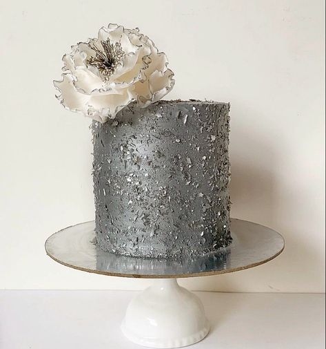 Silver Cake Ideas, Mirrorball Party, Silver Birthday Cake, 26 Birthday Cake, Girly Birthday Cakes, Disco Cake, Metallic Cake, Bling Cakes, Sugar Flowers Cake