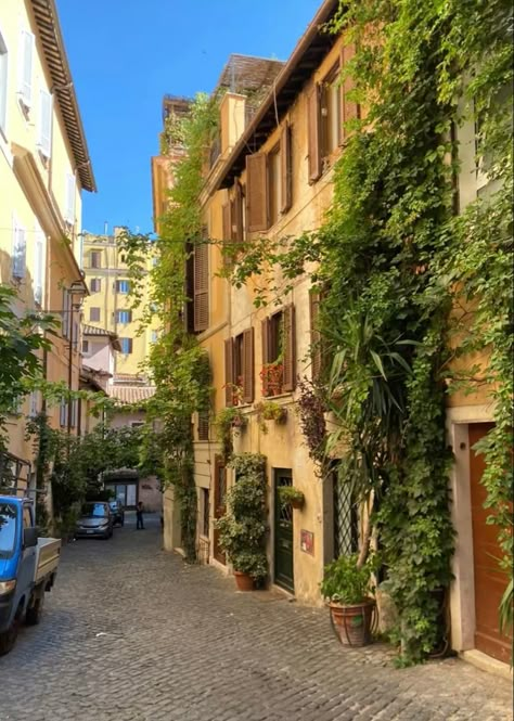 Somewhere In Northern Italy, Italy Vibes, Italy Street, Summer In Italy, Living In Italy, Italy Summer, Italy Aesthetic, Euro Summer, Italy Trip