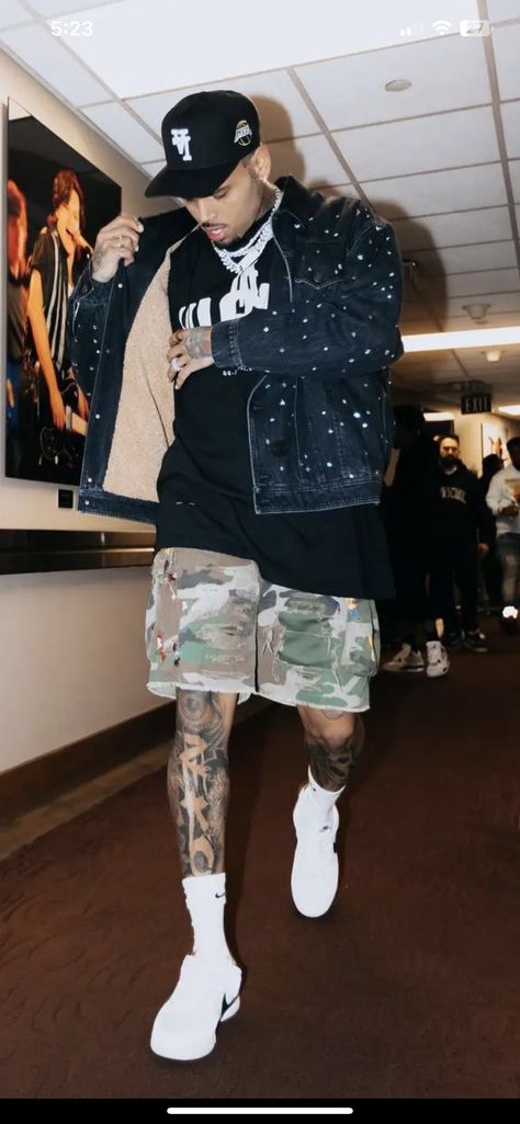 Chris Brown Outfits Concert, Chris Brown Outfits 2024, Chris Brown Style Outfits, Chris Brown Fashion, Chriss Brown, Chris Brown Aesthetic, Jay Cinco, Brown Ootd, Rap Fashion