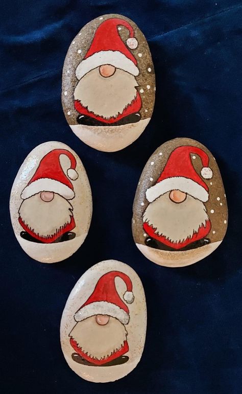 Winter Rocks, Painted Rock Cactus, Christmas Pebble Art, Decorative Painting Patterns, Diy Christmas Paintings, Rock Painting Tutorial, Diy Rock Art, Rock Painting Ideas, Christmas Rock