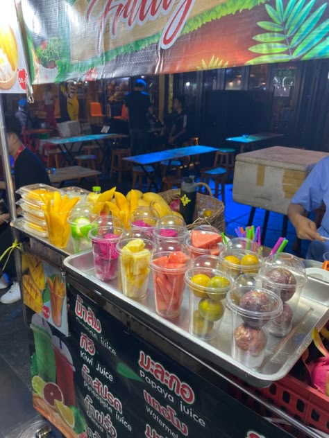 Cups with different colourful fruit in before blending. Bangkok Thailand Food, Phuket Market, Thailand Night Market, Thai Lifestyle, Bangkok Thailand Aesthetic, Smoothie Stand, Bangkok Aesthetic, Thailand Market, Bangkok Market