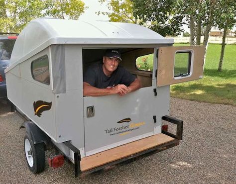 The MINI provides a simple, affordable, customizable camping trailer option Used Camping Trailers, Kangoo Camper, Diy Camper Trailer, Used Travel Trailers, Camping Vintage, Camping Trailers, Tiny Camper, Valentine Diy, Trailer Plans