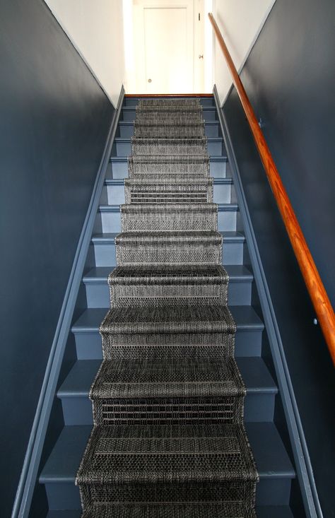 Budget-Friendly DIY Stairwell Makeover Dark Basement Stairs, Basement Stairs Paint Ideas, Dark Painted Stairs, Trap Makeover, Stairwell Makeover, Dark Stairs, Stairs Painted, Stairs Makeover Design, Basement Stairwell