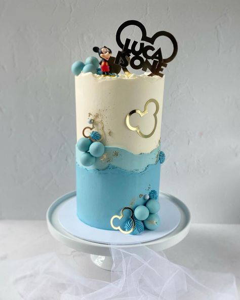 Blue Mickey Mouse Cake, Mickey Mouse Torte, Baby Mickey Mouse Cake, Mickey Birthday Cakes, Disney Sweets, Boys First Birthday Cake, Mickey First Birthday, Mickey Mouse Birthday Cake, Mickey Cakes