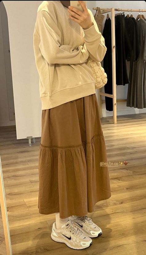 Muslimah Fashion Casual, Outfits Muslim, Rok Outfit, Estilo Hijab, Stile Hijab, Muslim Outfits Casual, Muslim Fashion Hijab Outfits, Hijabi Fashion Casual, Fashion Top Outfits