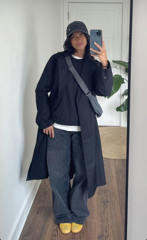 Black Sweater Styling, Hip Hop Winter Outfits, Hipster Date Night Outfit, Outfits With A Shawl, Wool Coat Casual Outfit, Gray Trench Coat Outfit Winter, Nyc Bar Outfit Winter, Medium Size Winter Outfits, Classy Cold Outfits