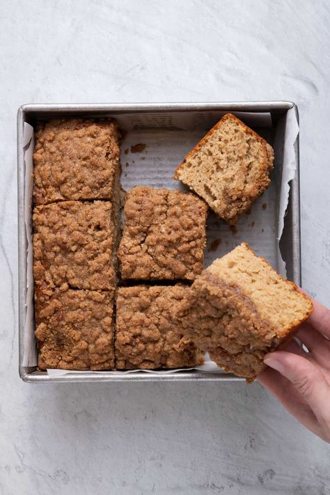 Cinnamon Crumb Coffee Cake {Starbucks Coffee Cake} - FeelGoodFoodie Coffee Crumb Cake Recipe, Cardamom Crumb Cake, Cinnamon Crumb Coffee Cake, Vegan Cinnamon Streusel Coffee Cake, Cinnamon Coffee Crumb Cake, Starbucks Coffee Cake, Cake Texture, Dish Gardens, Crumb Coffee Cakes