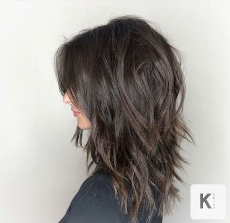 Textured Layer Haircut, Rock Style Haircut, Medium Length Shags, Long Textured Haircut Layered Cuts, Medium Layers With Bangs, Medium Length Choppy Haircuts, Modern Emo Hair, Medium Length Haircut Edgy, Haircuts Bangs