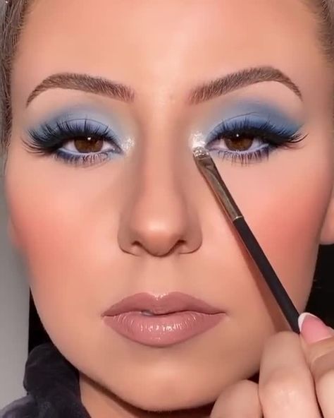 Evermore Makeup, Light Blue Eye Makeup, Moon Palette, Blue Eyeshadow Makeup, Prom Makeup For Brown Eyes, Palette Blue, Blue Eyeshadow Looks, Blue Makeup Looks, Light Blue Eyes