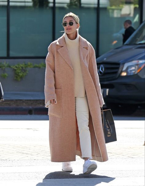 Post Pregnancy Style, Haily Baldwin, Looks Paris, Winter Fashion 2022, Hailey Baldwin Street Style, Hailey Style, Oversized Trench, Oversized Trench Coat, Hailey Bieber Style